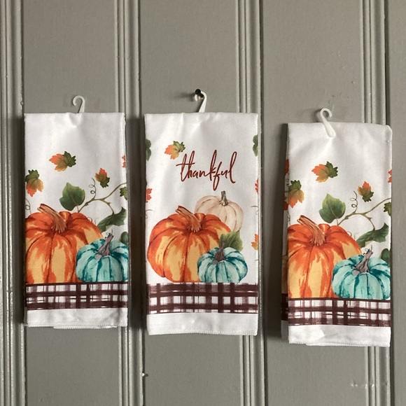 NWT-Set of 3- Cream, Blue & Orange Fall Pumpkins & Thankful Kitchen Towels 25x15 - Picture 14 of 17